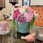 Tischdeko im Keramik-Blumentopf mit Seidenblumen und künstlichen Succulenten-1