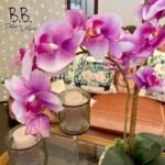 Lila Orchidee im Steinpokal