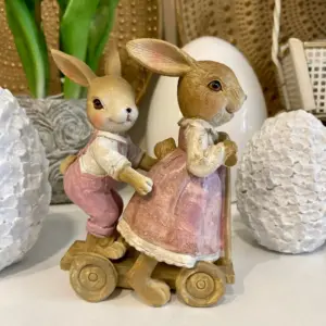 Zwei Kaninchen mit Roller